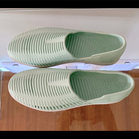 People Brand Light Teal Shoe US size 6 - Picture 2 of 2